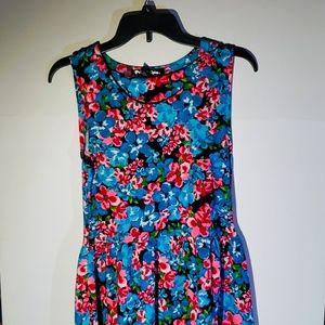Planet Gold dress, women M, pink&blue floral pattern over black negative space.